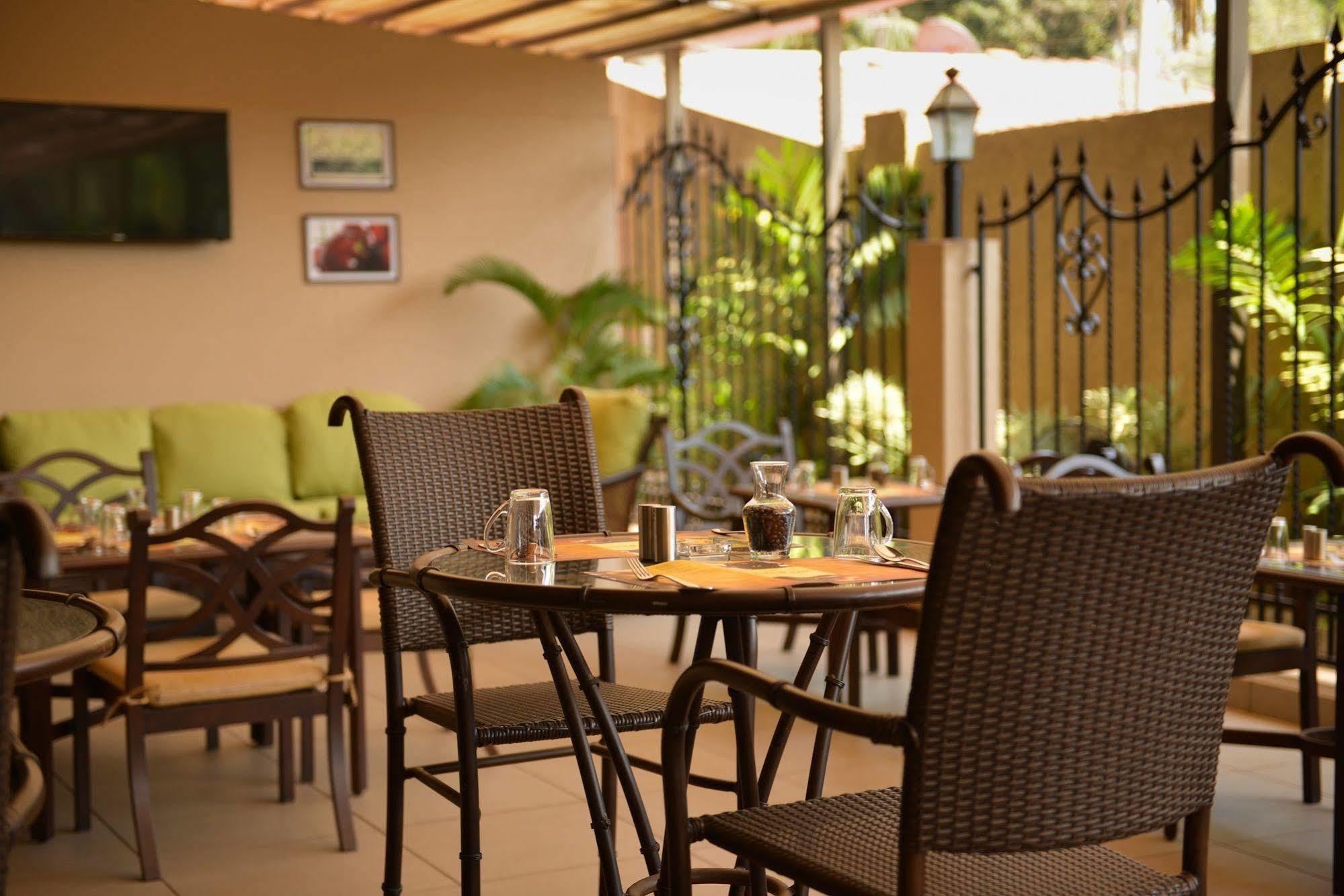 Hotel Acacia Goa Sinquerim Esterno foto